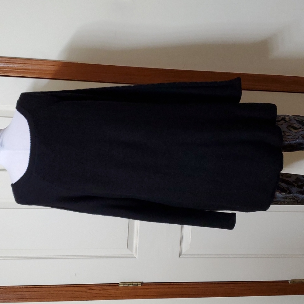 Sweater - Picture 4 of 10